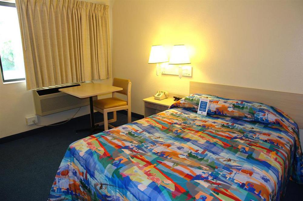 Motel 6-Palm Springs, Ca - East - Palm Canyon الغرفة الصورة